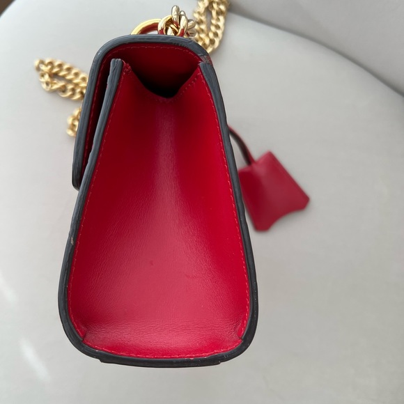 Gucci small padlock red handbag. Bought from Gucci store in Montréal - Picture 7 of 15